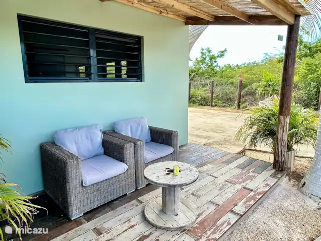 Zithoek onder de veranda